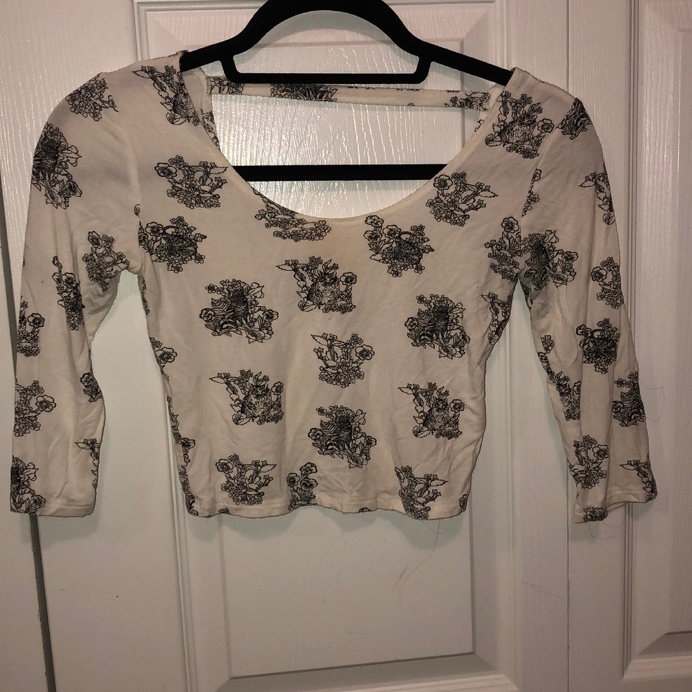 Quarter sleeve crop top
